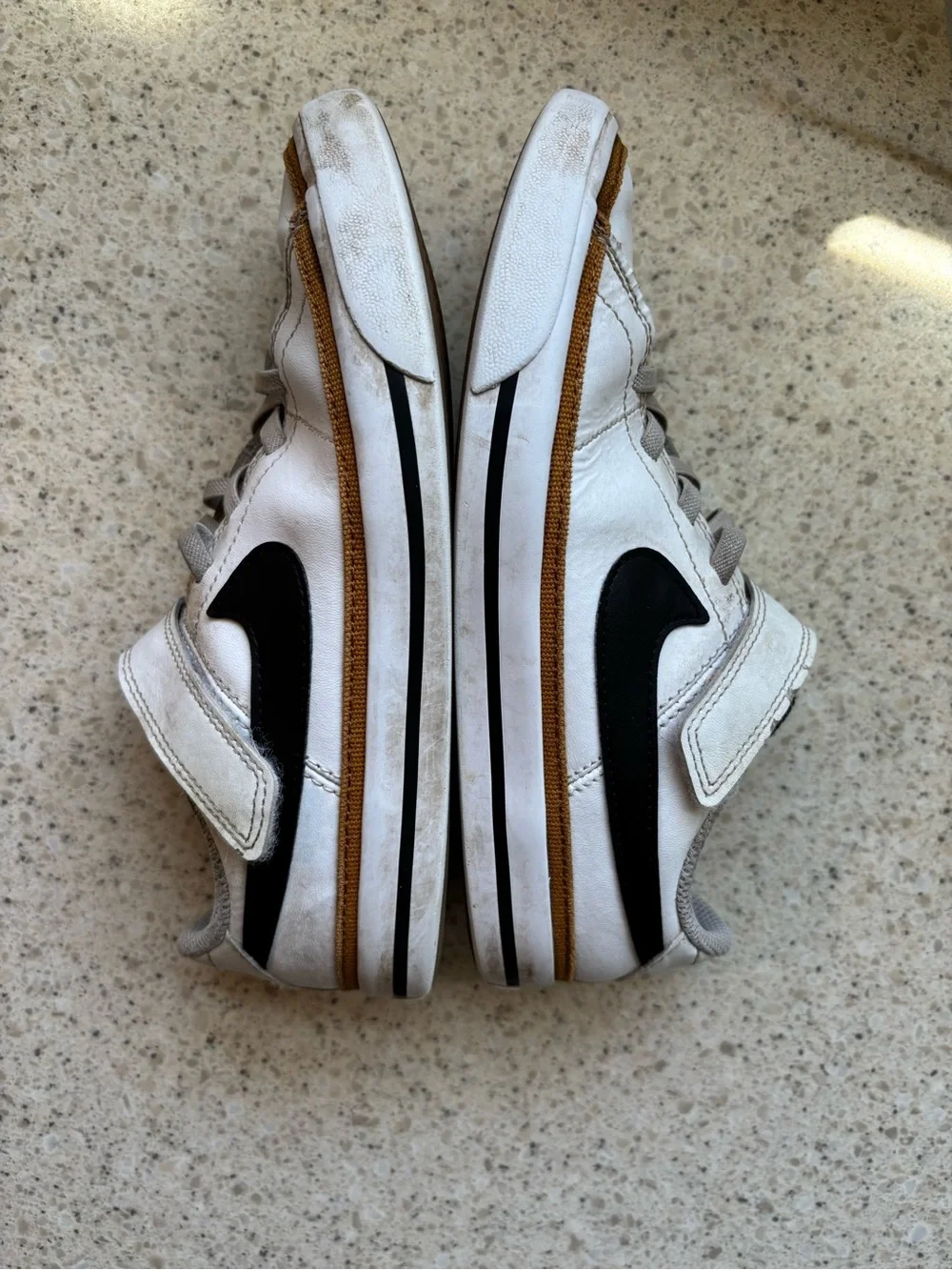 Nike Kids White & Black Low-Top Sneakers with Velcro Strap in Size 2